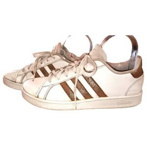 adidas Women's Grand Court 2.0 Tennis Shoe Gold stripes size 6
